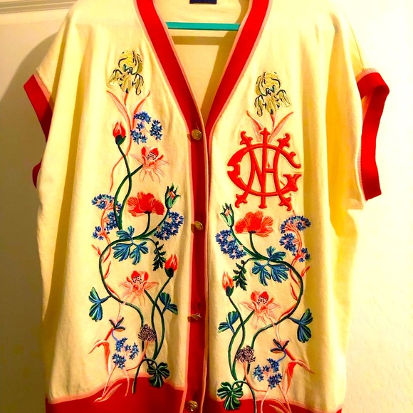 Beautiful embroidered Gant Vest with gorgeous details and gold buttons. - Picture 3 of 4